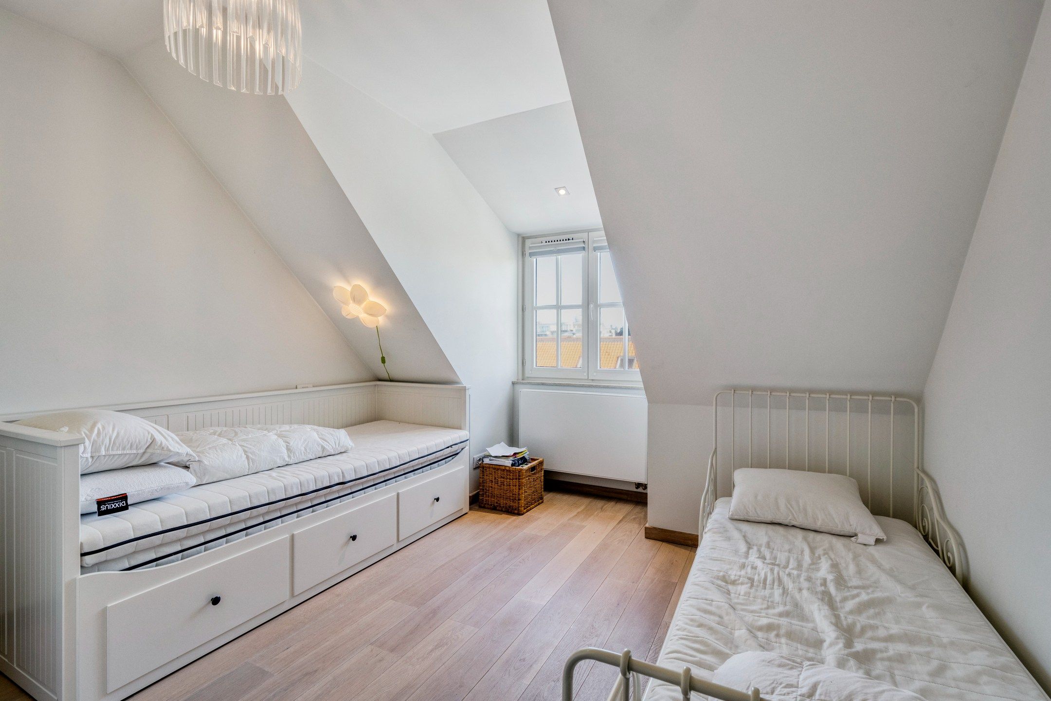 Instapklare duplex gelegen op slechts enkele passen ven het Van Bunnenplein en de zeedijk. foto 18