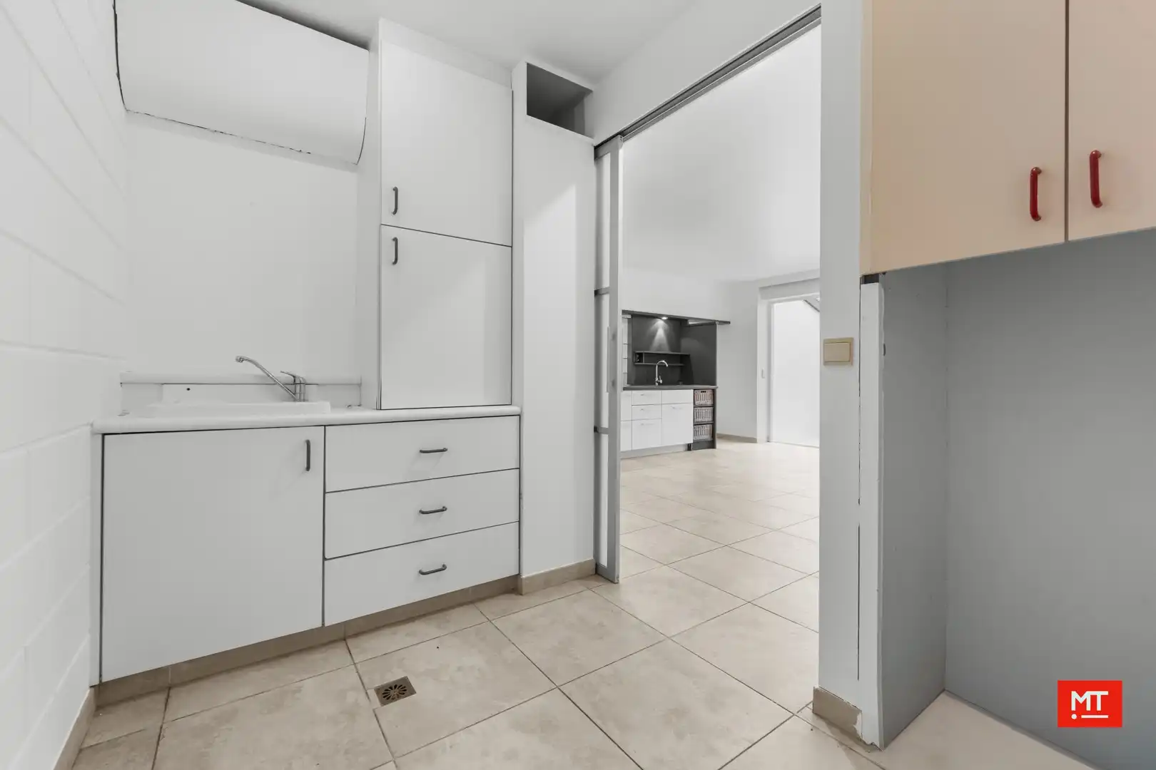 Magazijn (130 m²) en bureelruimte te koop in Dadizele foto 19