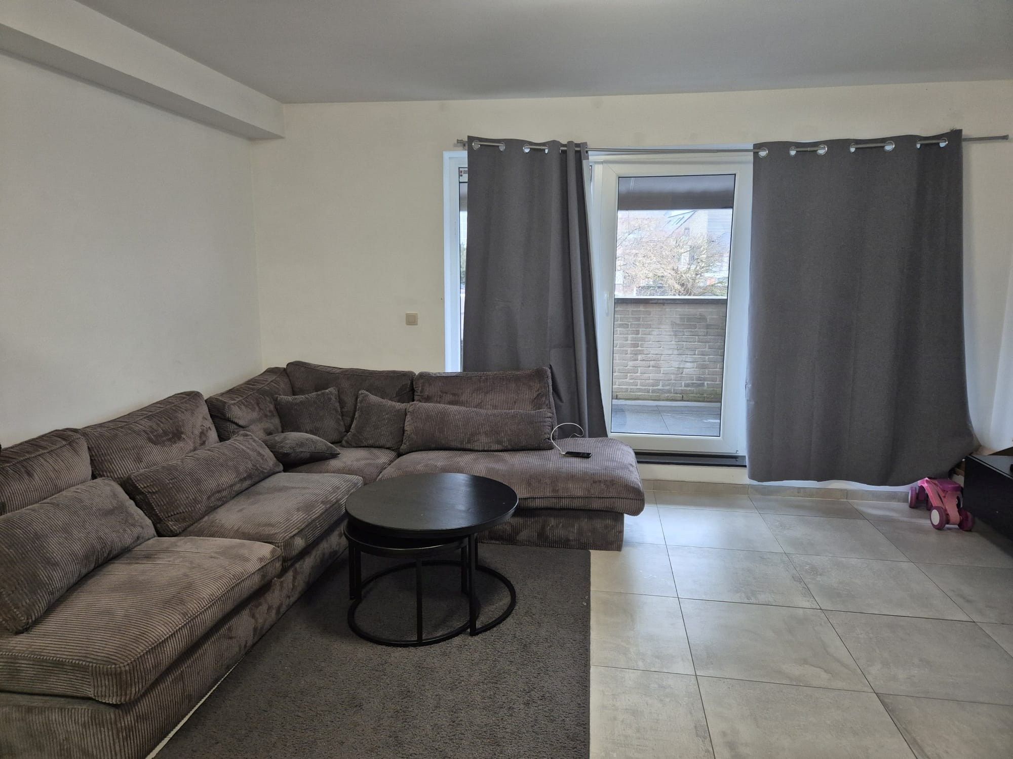 Modern één slaapkamerappartement met staanplaats te Maasmechelen foto 2