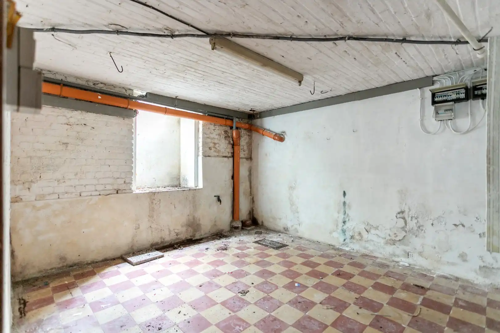 Kraktervolle woning met veel potentieel, 2 autostaanplaatsen en tuin te Dworp foto 4