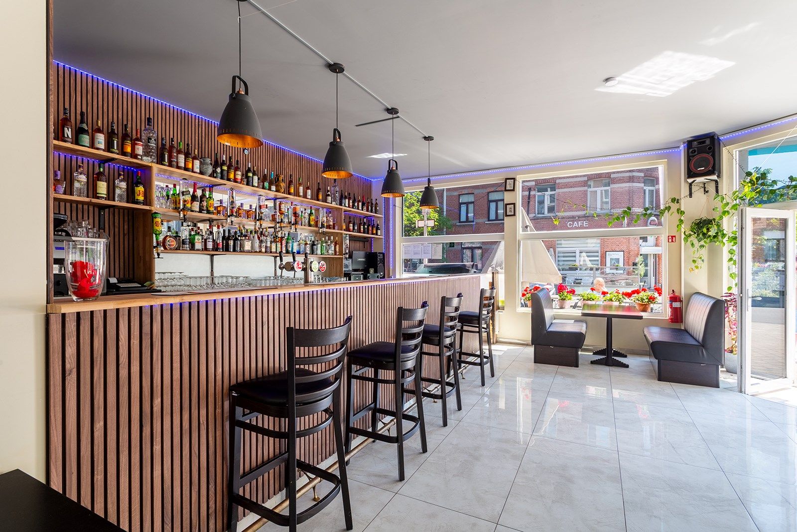 Lichtrijk hoek appartement met karakter!  foto 12