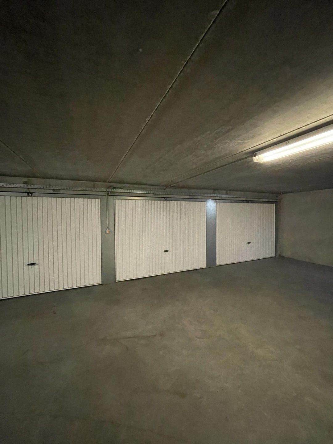 Gesloten garagebox te huur vlakbij centrum Knokke-Heist foto 3