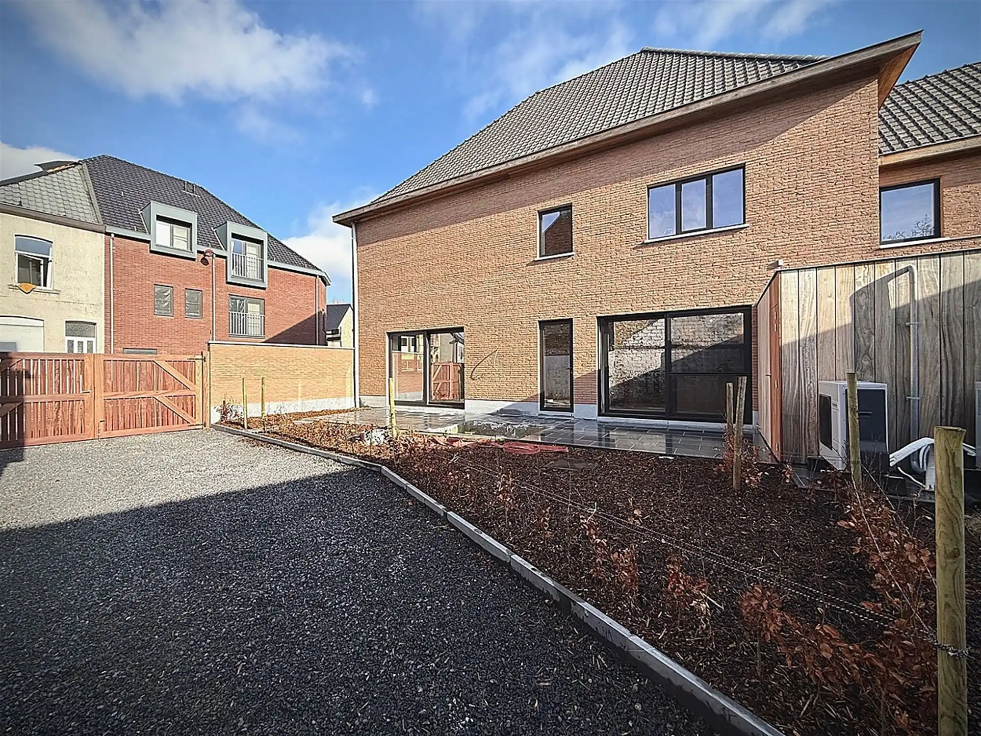 Ruime instapklare kwalitatief gerenoveerde WONING met 3 SLAAPKAMERS & TERRAS foto 11