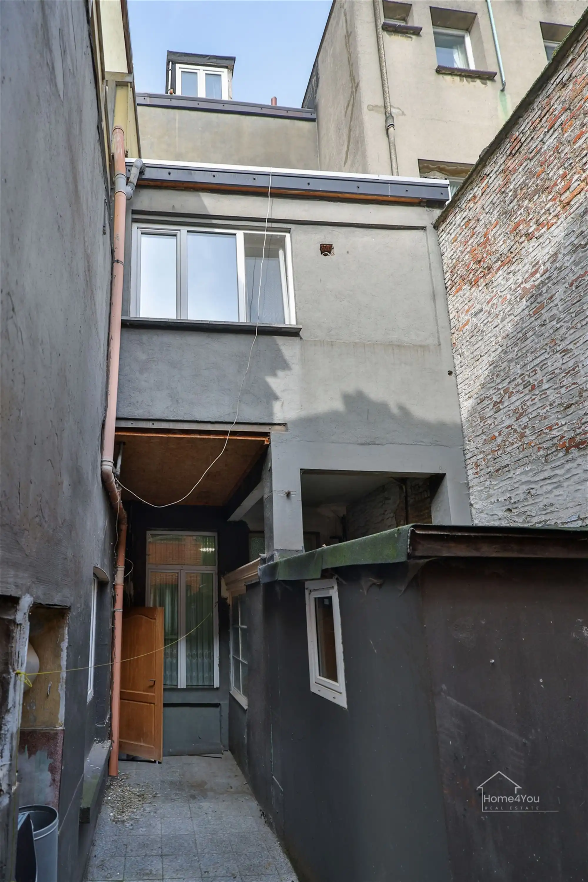 Ruime woning met meerdere slaapkamers en overdekt terras  foto 9