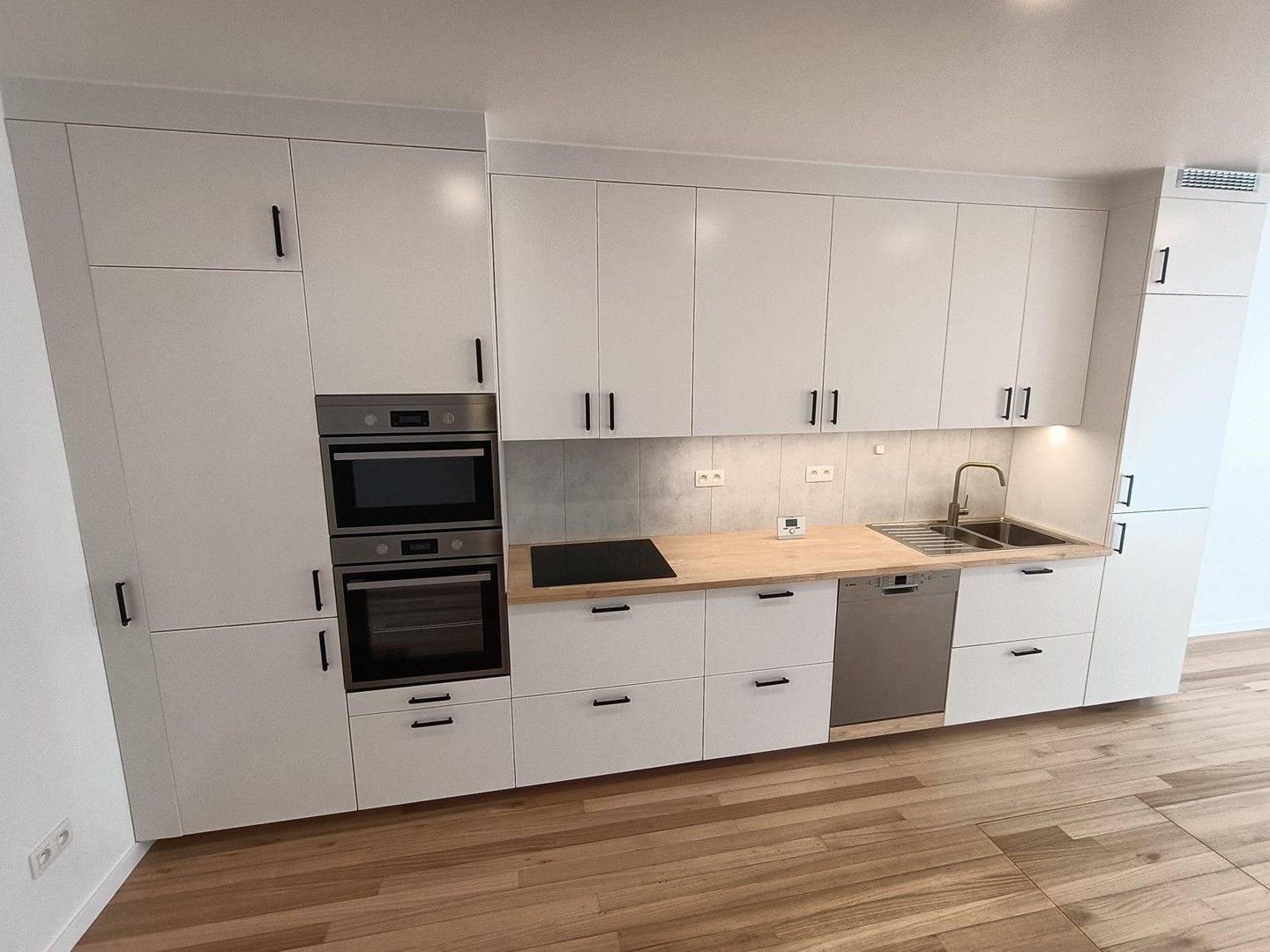 Instapklare, gezellige woning vlakbij centrum Heule! foto 3