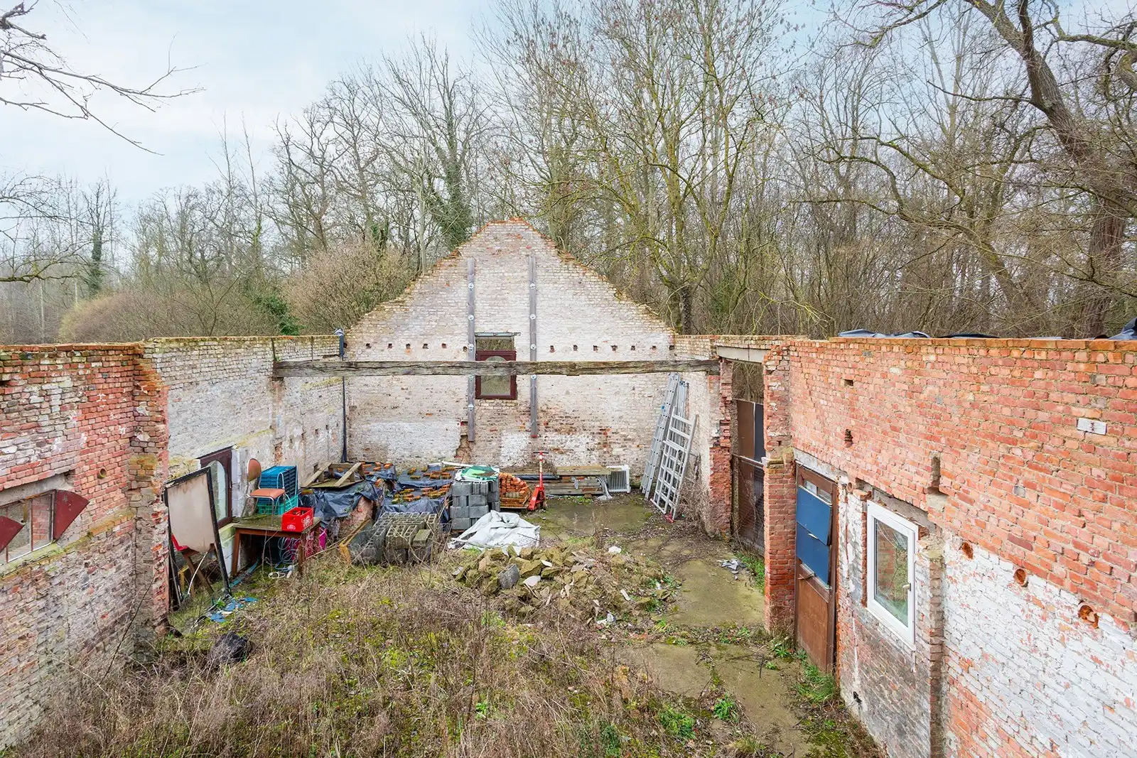 Te renoveren woning met enorm potentieel in het groene Humbeek foto 8