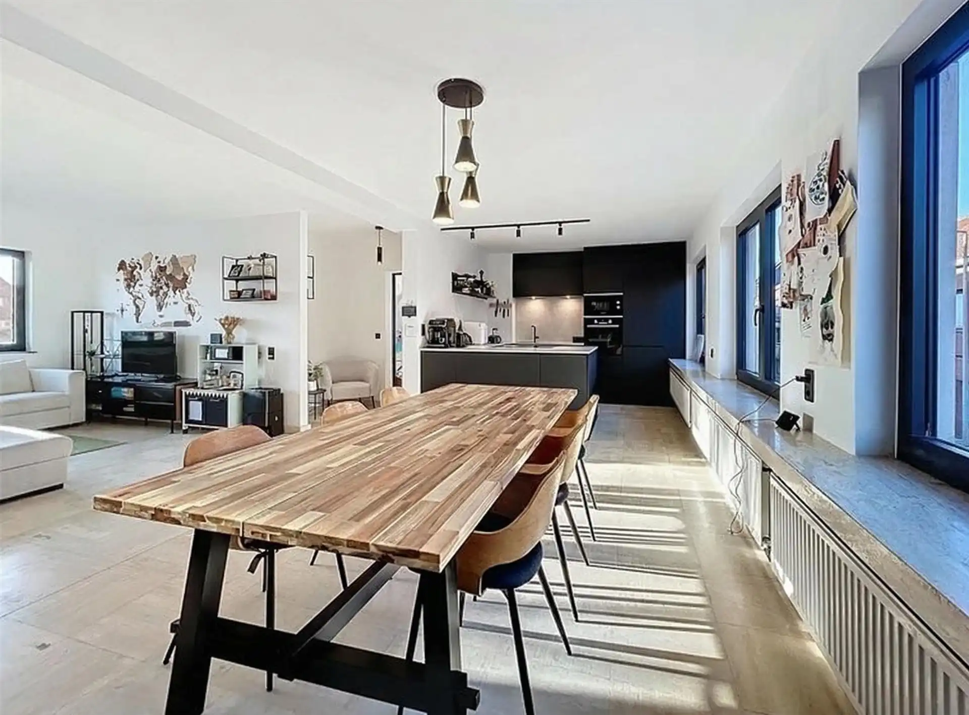 Instapklare ruime woning met grote garage op perceel van 359m² foto 3