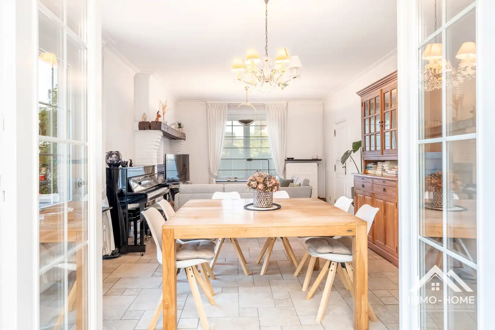 Charmante instapklare halfopen woning met ruime oprit! foto 15