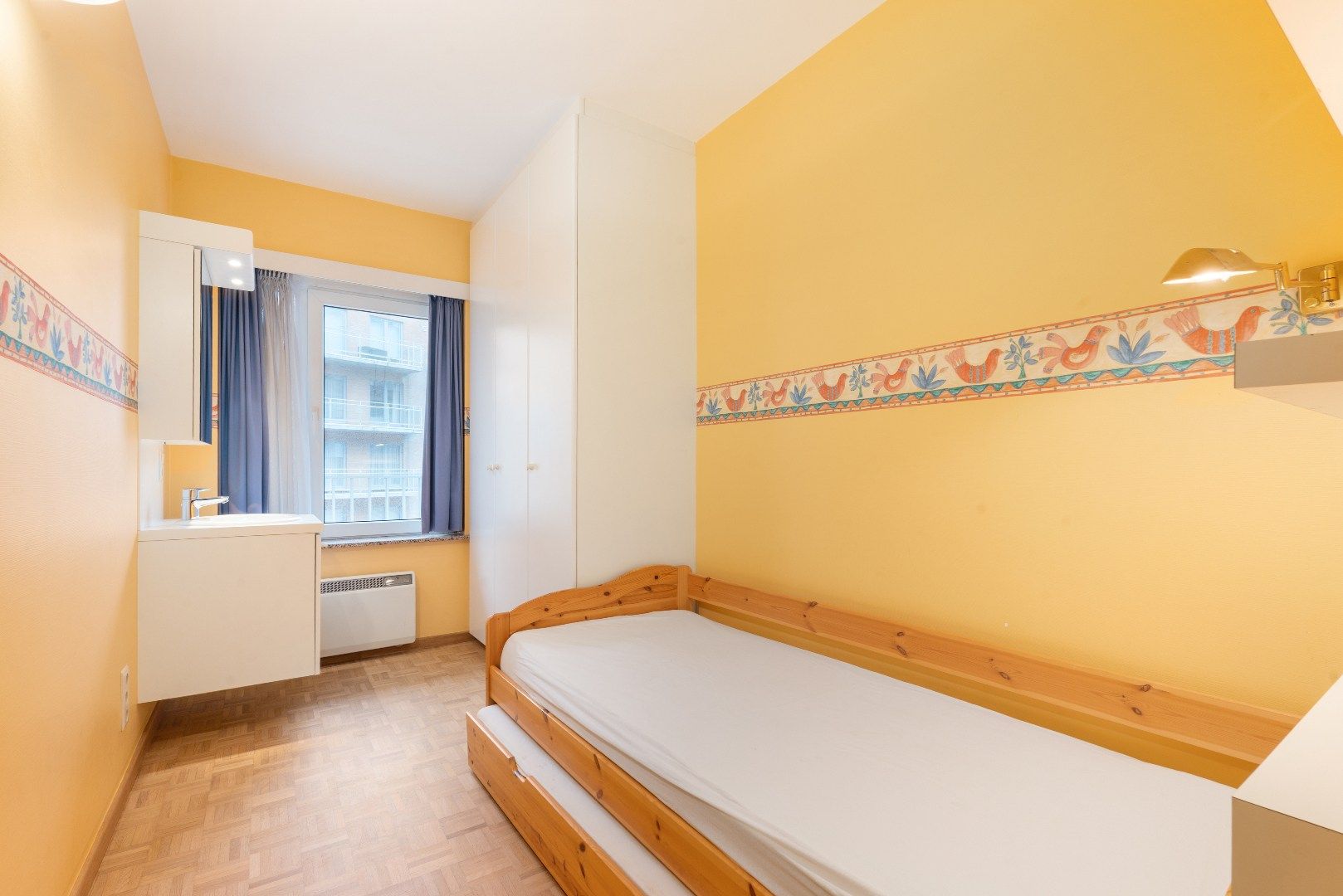 Ruim en lichtrijk appartement met 3 slaapkamers en zijdelings zeezicht vlakbij het Casino. foto 10