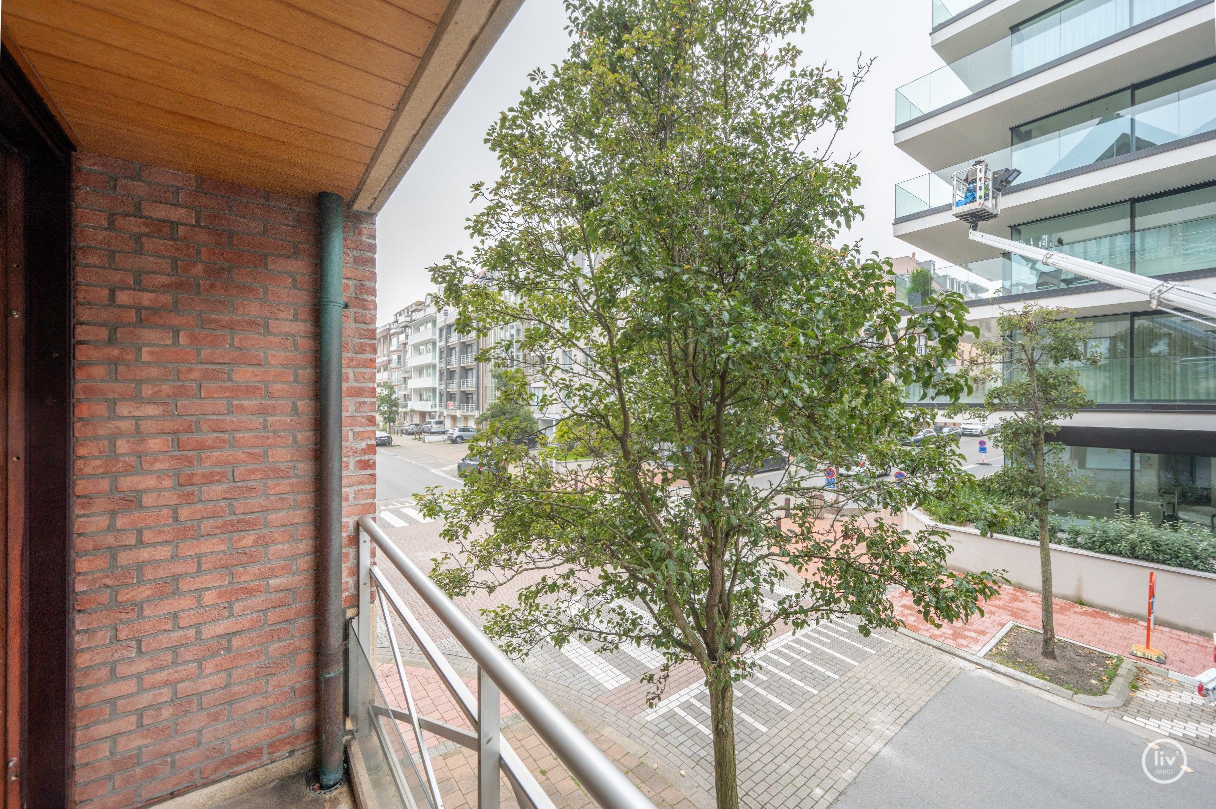 Lichtrijk hoekappartement met twee volwaardige slaapkamers gelegen in het centrum van Knokke. foto 5