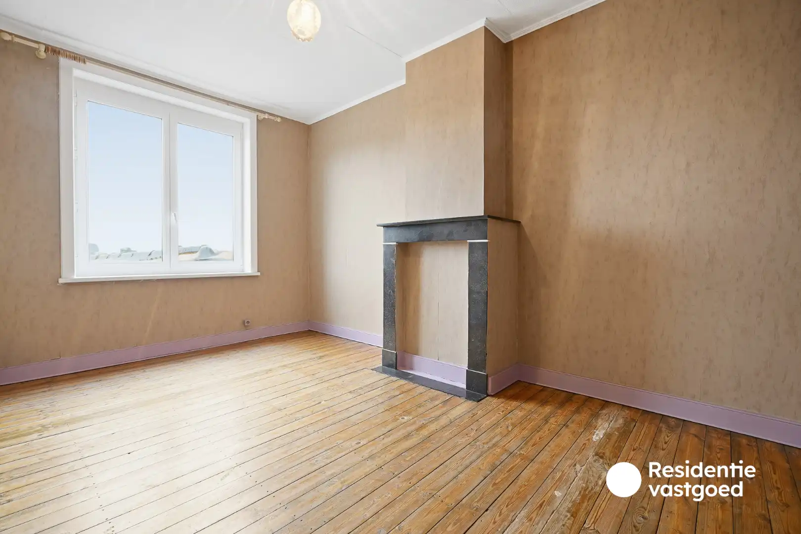 Veelzijdig eigendom met handelsruimte, ruime woning en bouwgrond in centrum Merkem! foto 12