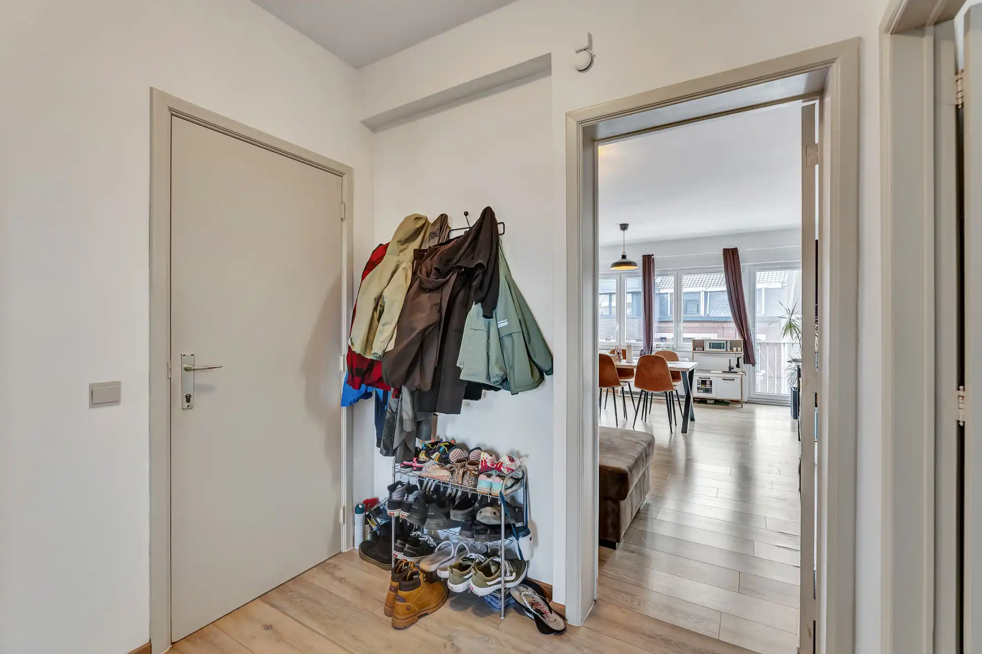 Instapklaar appartement met garage te Ninove foto 2