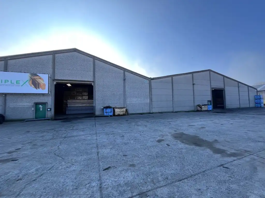 MAGAZIJN TE HUUR – CA. 5.400 M² IN BAVIKHOVE foto {{pictureIndex}}