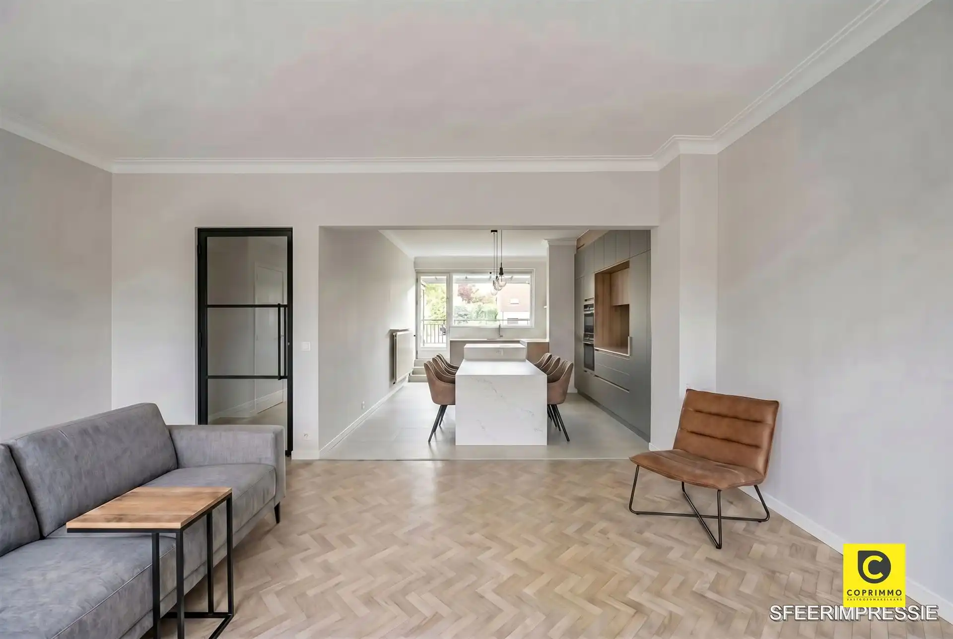 Ruime multifunctionele woning met parking foto 28