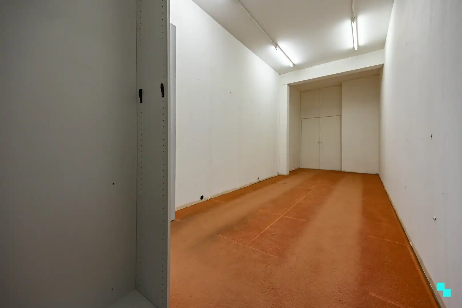 Centraal gelegen handelspand met etalage in hartje Lendelede foto 14