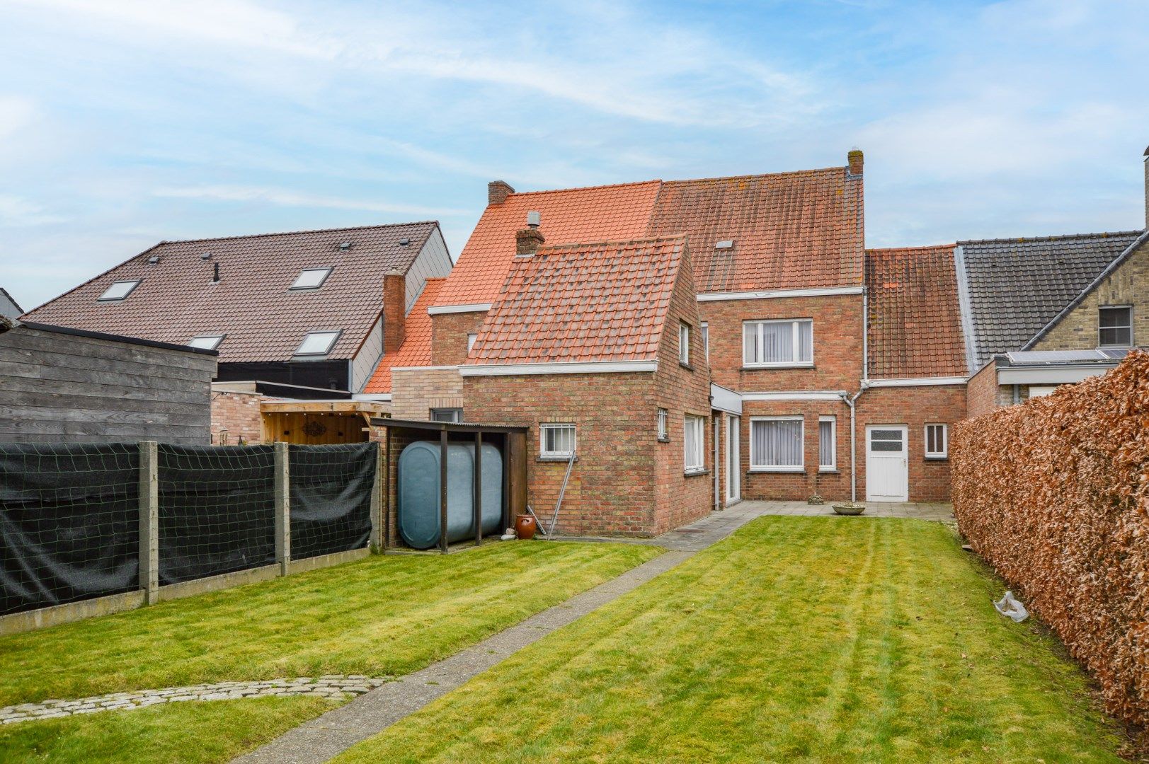 Op te frissen ruime woning op 514 m² in het centrum van Eernegem foto 12