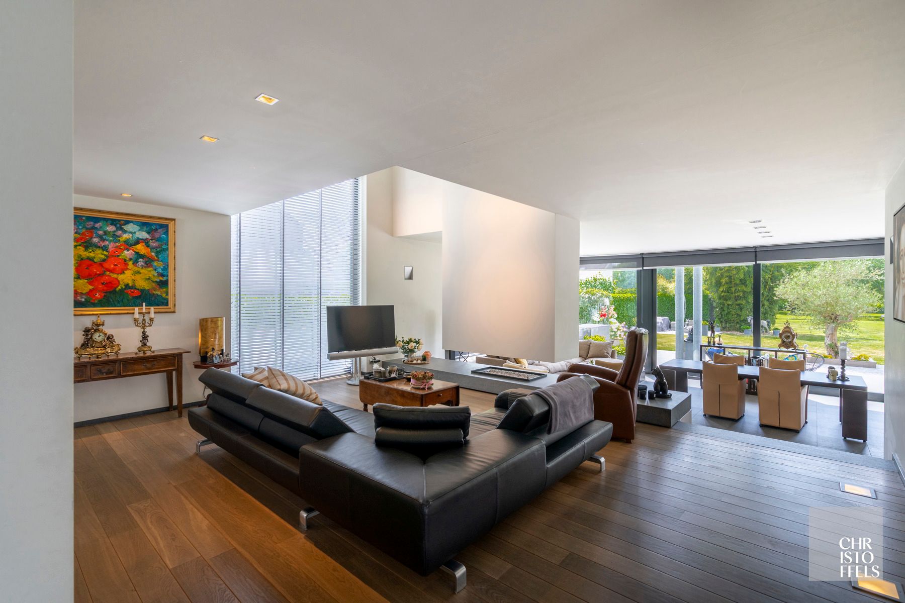 Ruime stijlvolle moderne villa (547m²) op zuid gericht grondperceel van 2.531m² foto 2