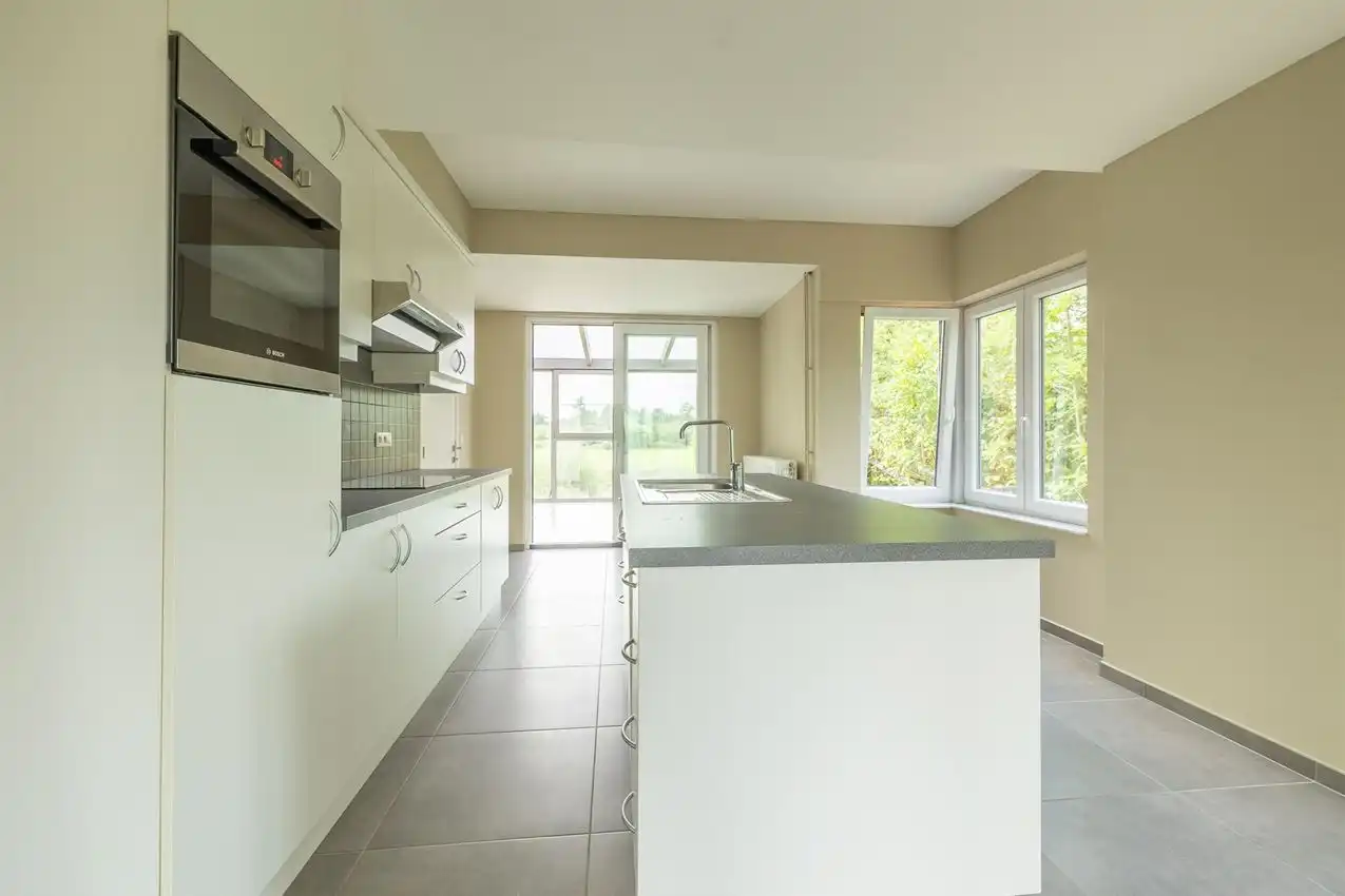 Volledig gerenoveerde woning met 3 slpk., veranda en magnifiek zicht vandaaruit foto 8