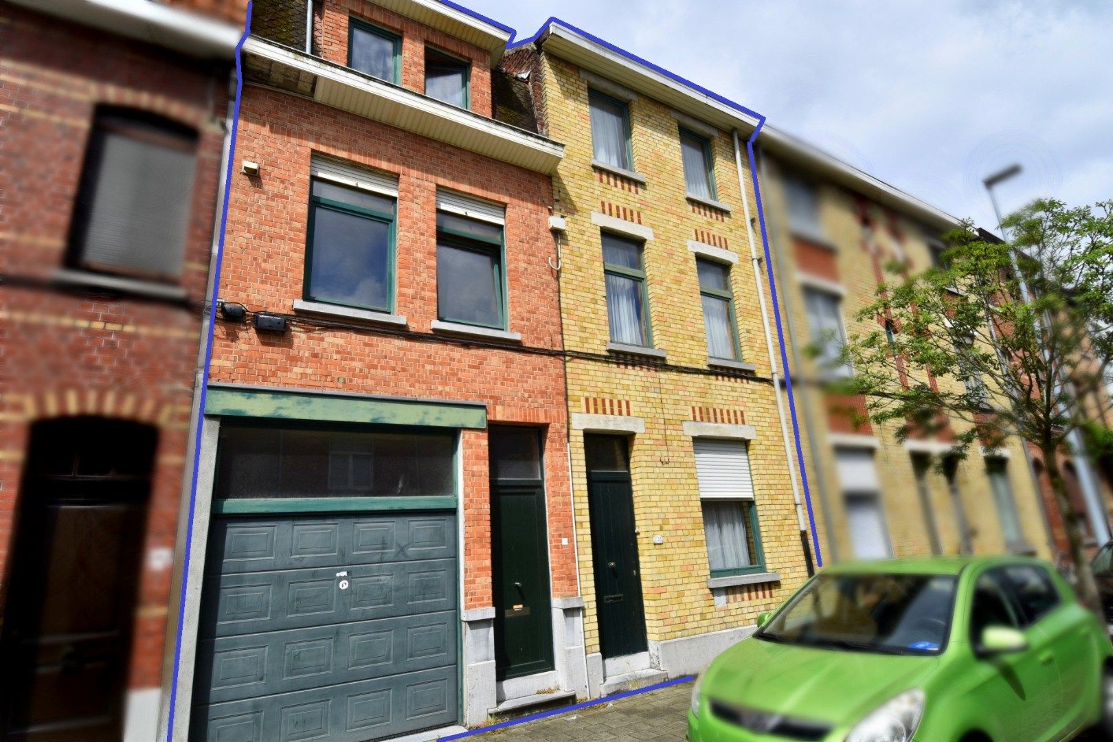 Ruime 3-slaapkamerwoning met bovenliggend appartement (woning) te koop in centrum-Kortrijk foto {{pictureIndex}}