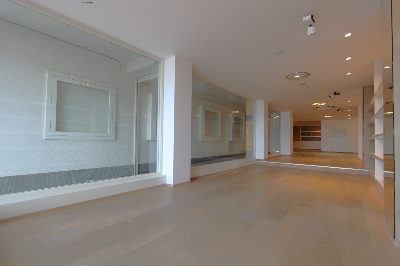 instapklaar pand van 471 m² te Zeedijk  678-679 foto 6
