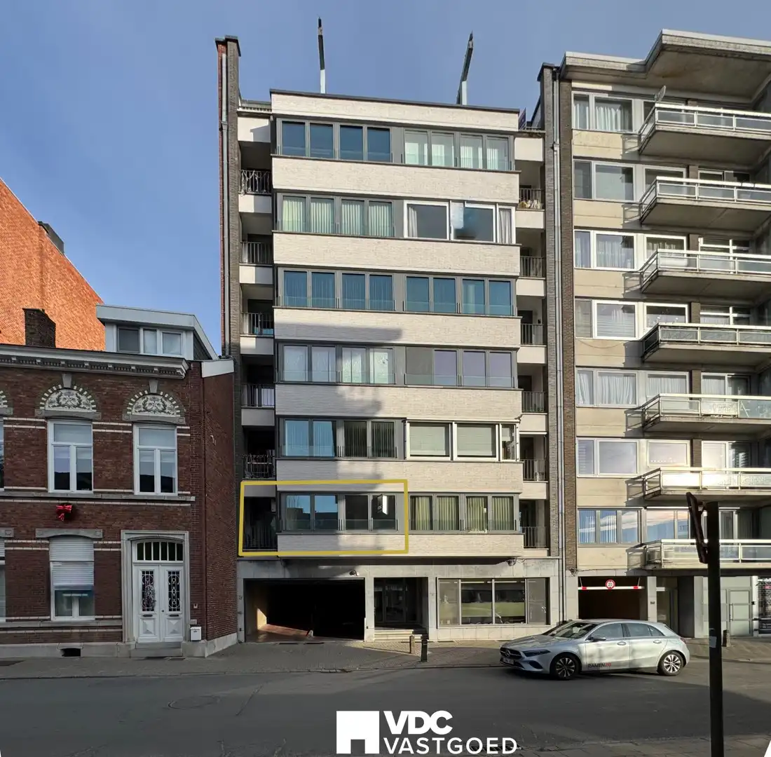 Ruim appartement (110 m²) met terras en autostaanplaats nabij centrum Tongeren foto {{pictureIndex}}