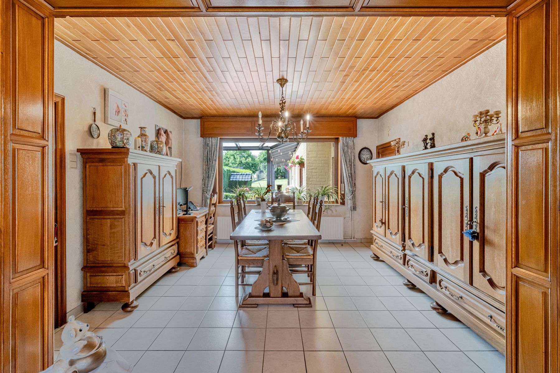Te koop woning met inpandige garage, 4slpk's  en grote tuin  foto 7
