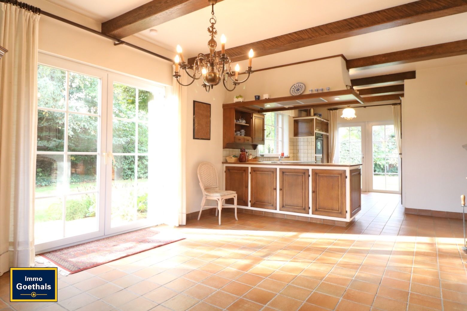 Charmante goed onderhouden villa met loods / magazijn van 656m²   foto 10