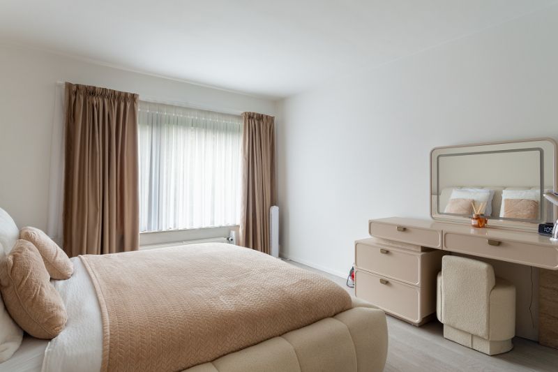 Ruim en lumineus, instapklaar 2 slpk. app. met terras en zicht op het groen+P! foto 14