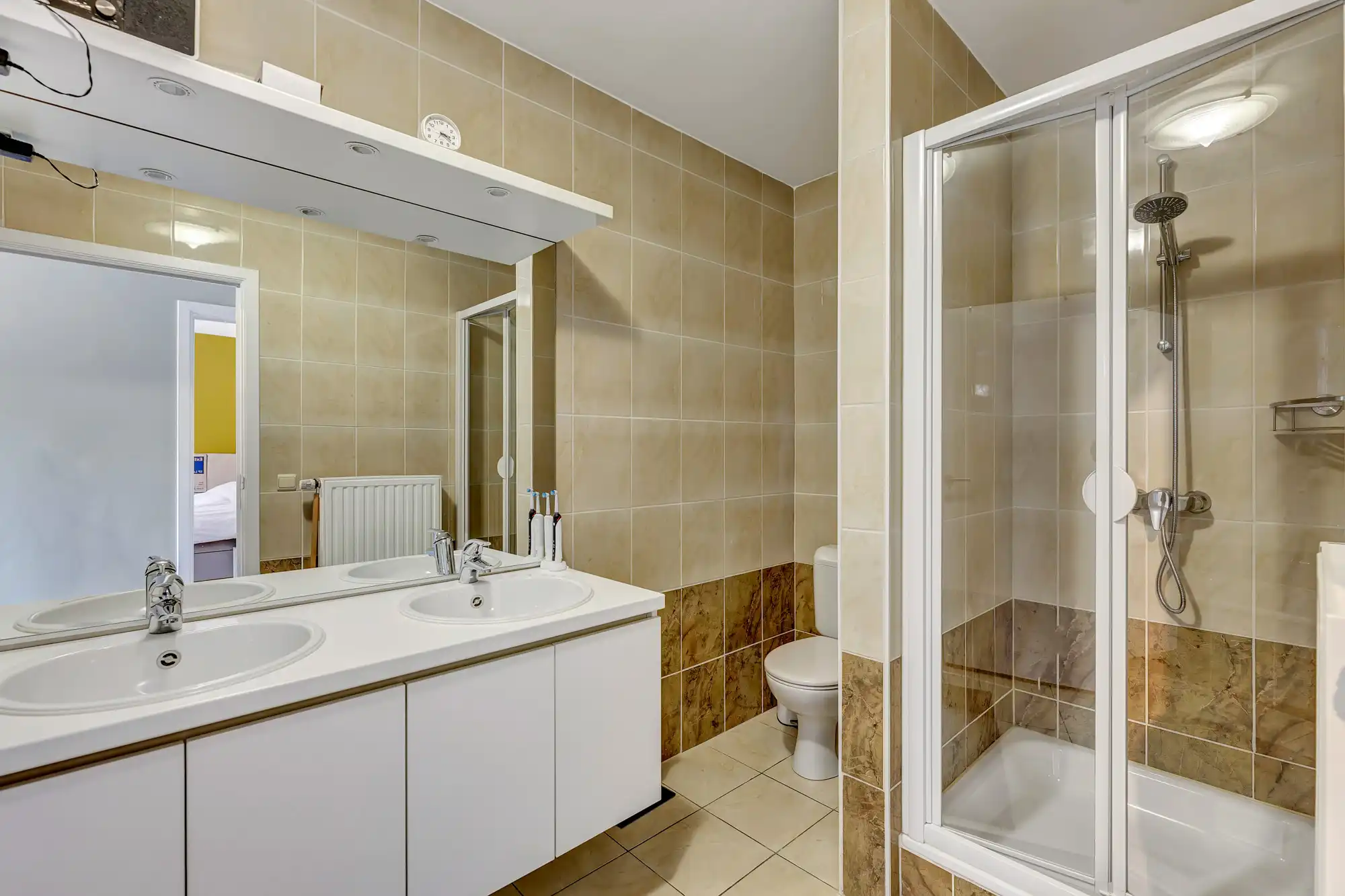 Instapklare woning met garage en tuin foto 15