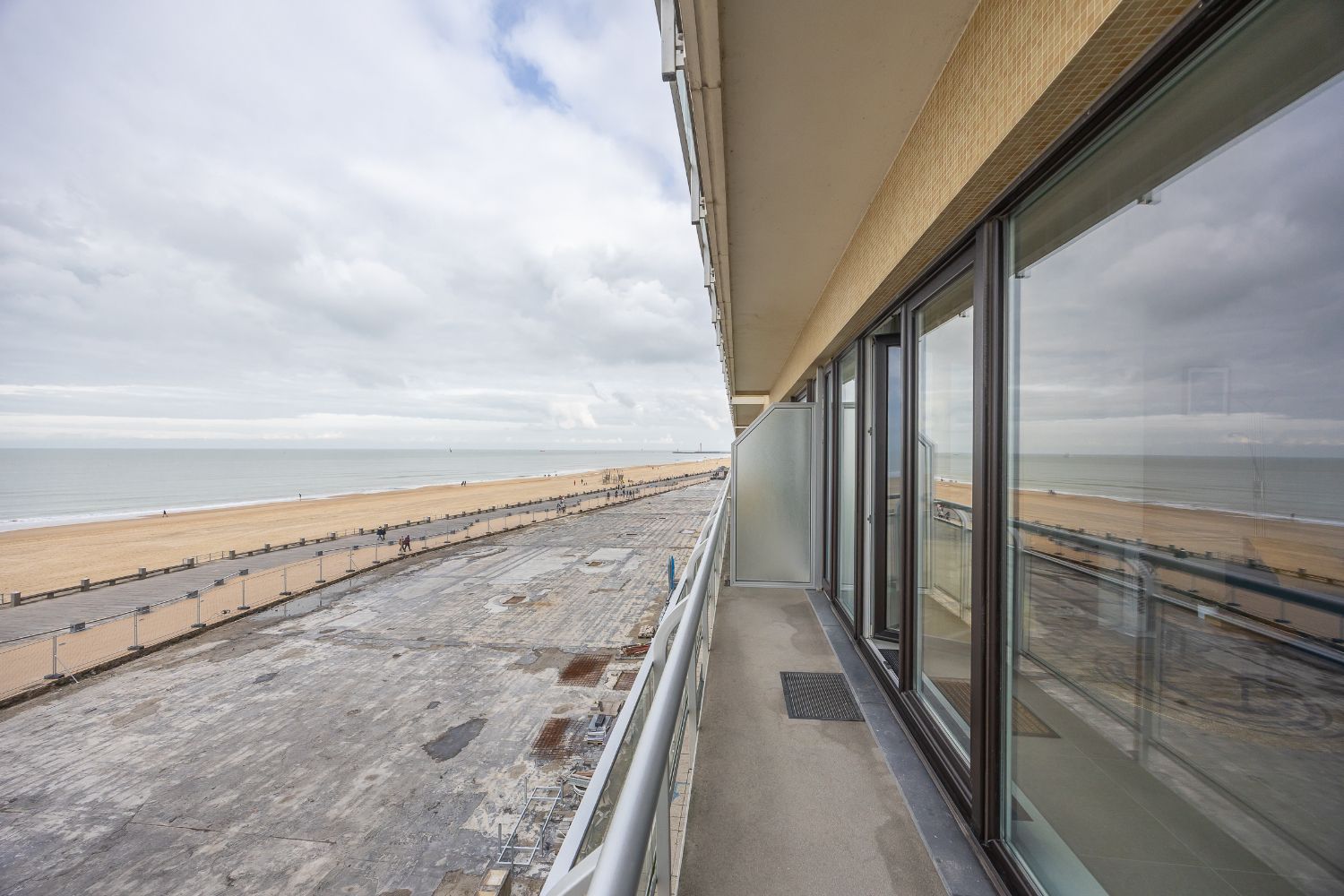 Instapklare studio met frontaal zeezicht te Oostende foto 11