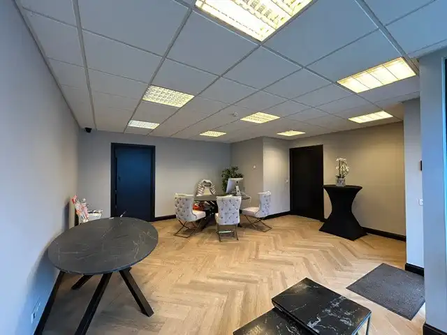 MULTIFONTIONELE BEDRIJFSUNIT MET MOOIE KANTOREN foto 9