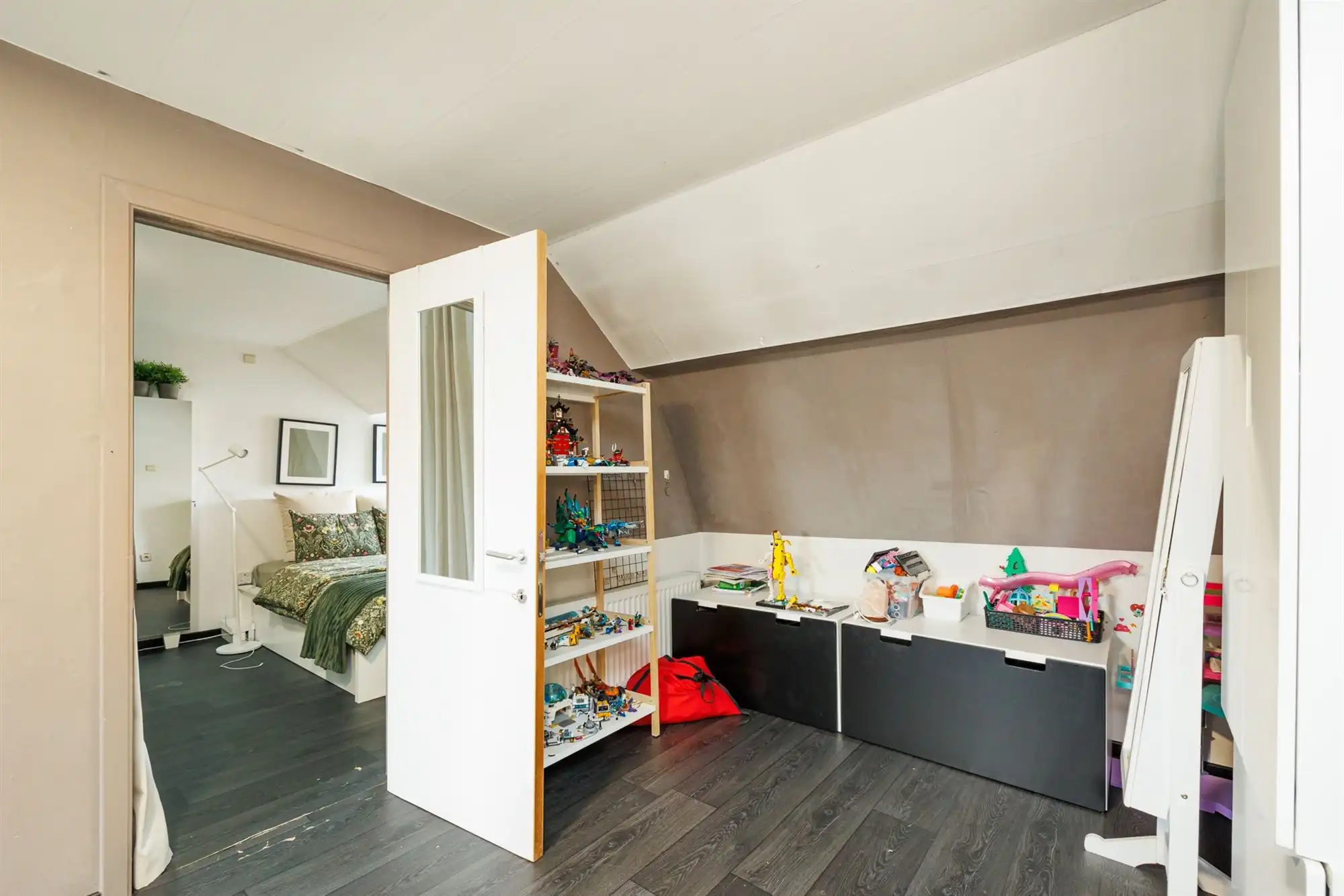 Gezinswoning met twee ruime slaapkamers en tuin foto 9