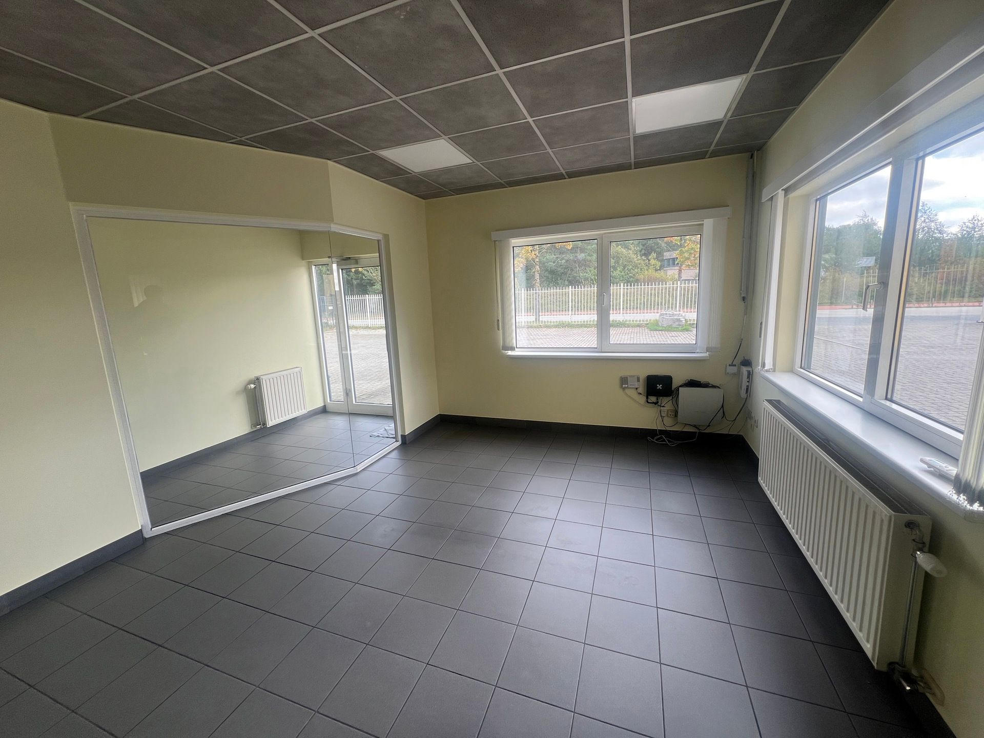BEDRIJFSGEBOUW VAN 905M²  foto 3
