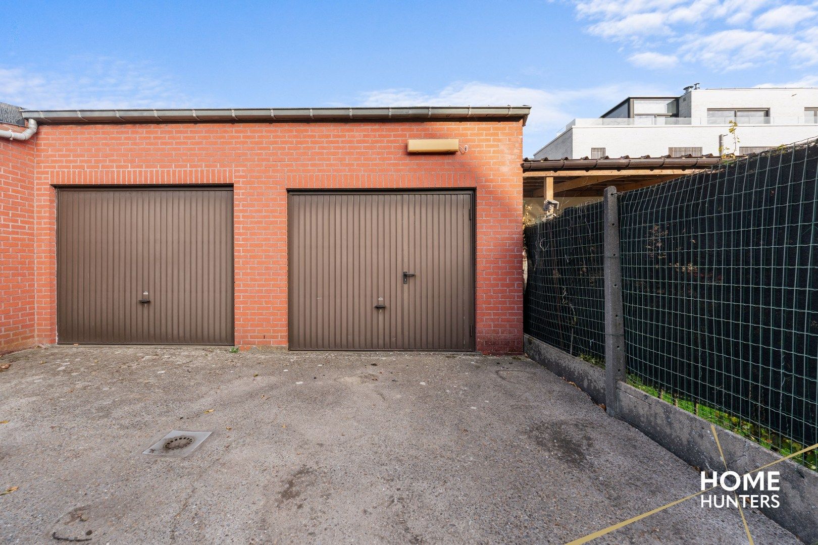 Op te frissen woning met 3 slaapkamers, ruime tuin en grote garage nabij centrum Ieper foto 24