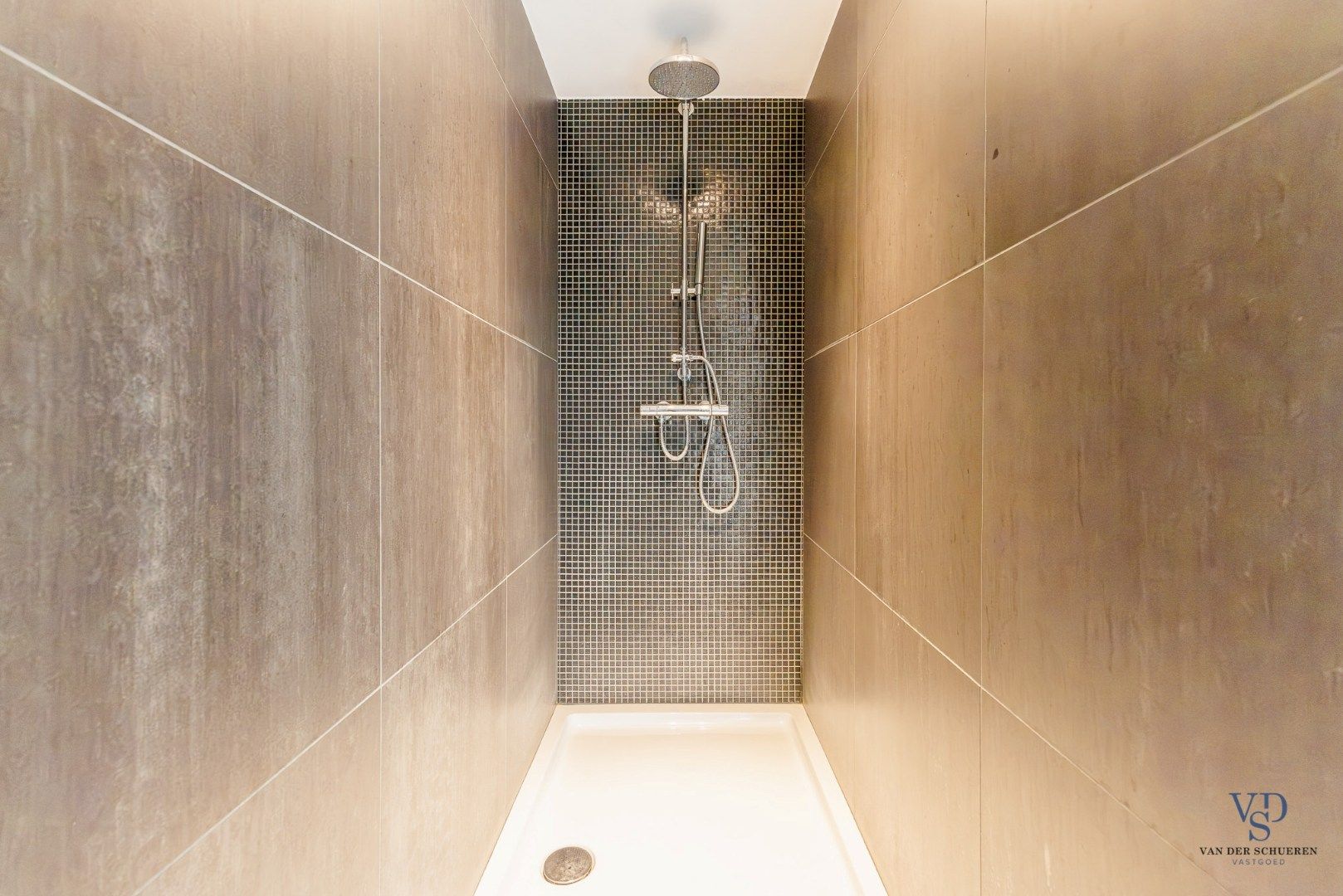 Moderne, energiezuinige (EPC label A) vernieuwbouw foto 18
