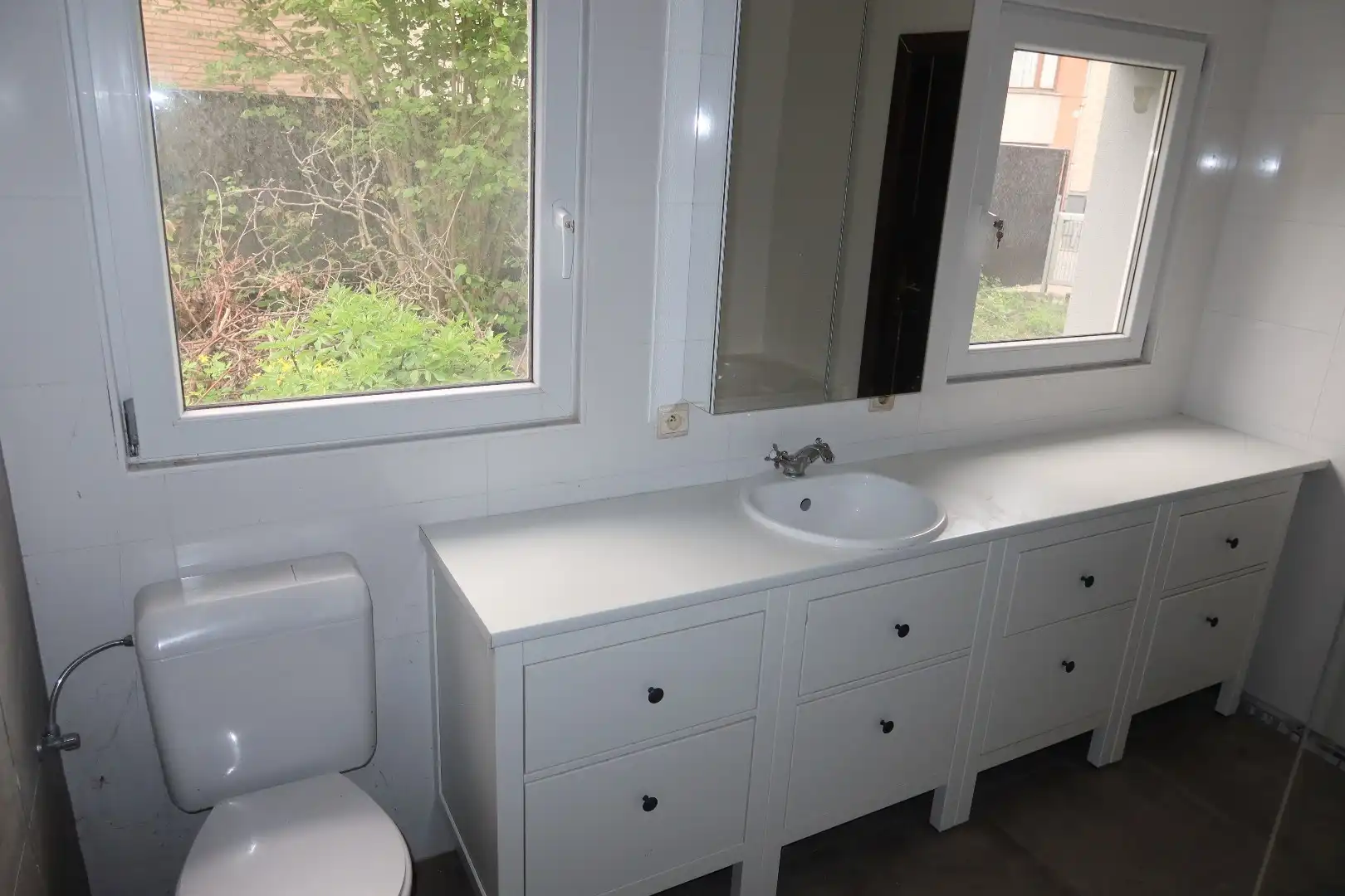 Leuk burgerhuis met 2 slk, tuin en achteruitgang met garage foto 9