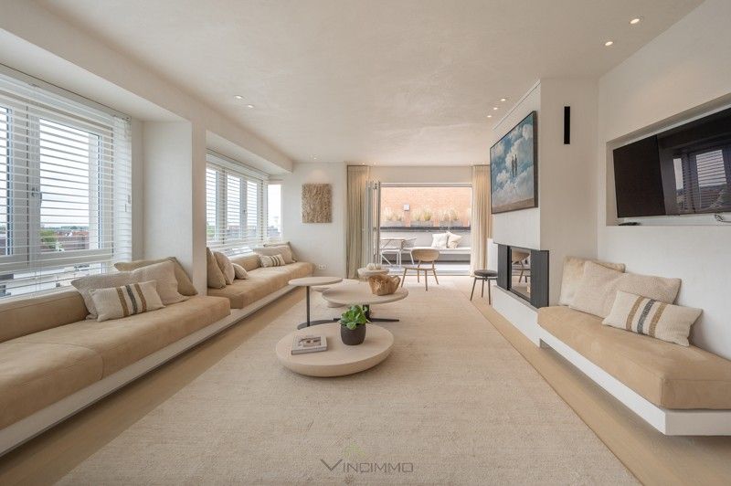 Lichtvolle, instapklare penthouse met drie volwaardige slaapkamers, meerdere terrassen en een open zicht op La Réserve en het Casinoplein. foto 2