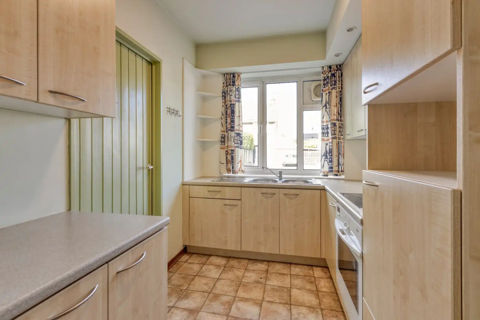 Te renoveren woning met 3 SLPKS in Mol - Donk ! foto 6