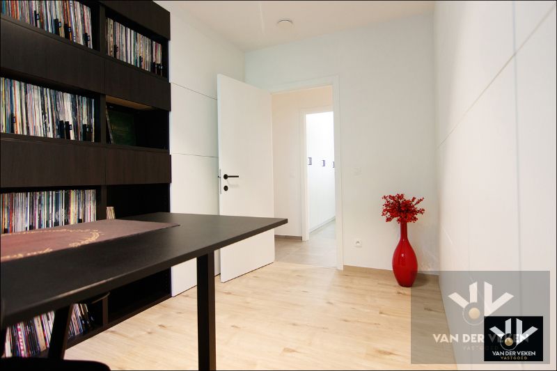 LUXUEUS GVL 3 SLPK-APP MET TUIN EN TWEE STAANPLAATSEN foto 20