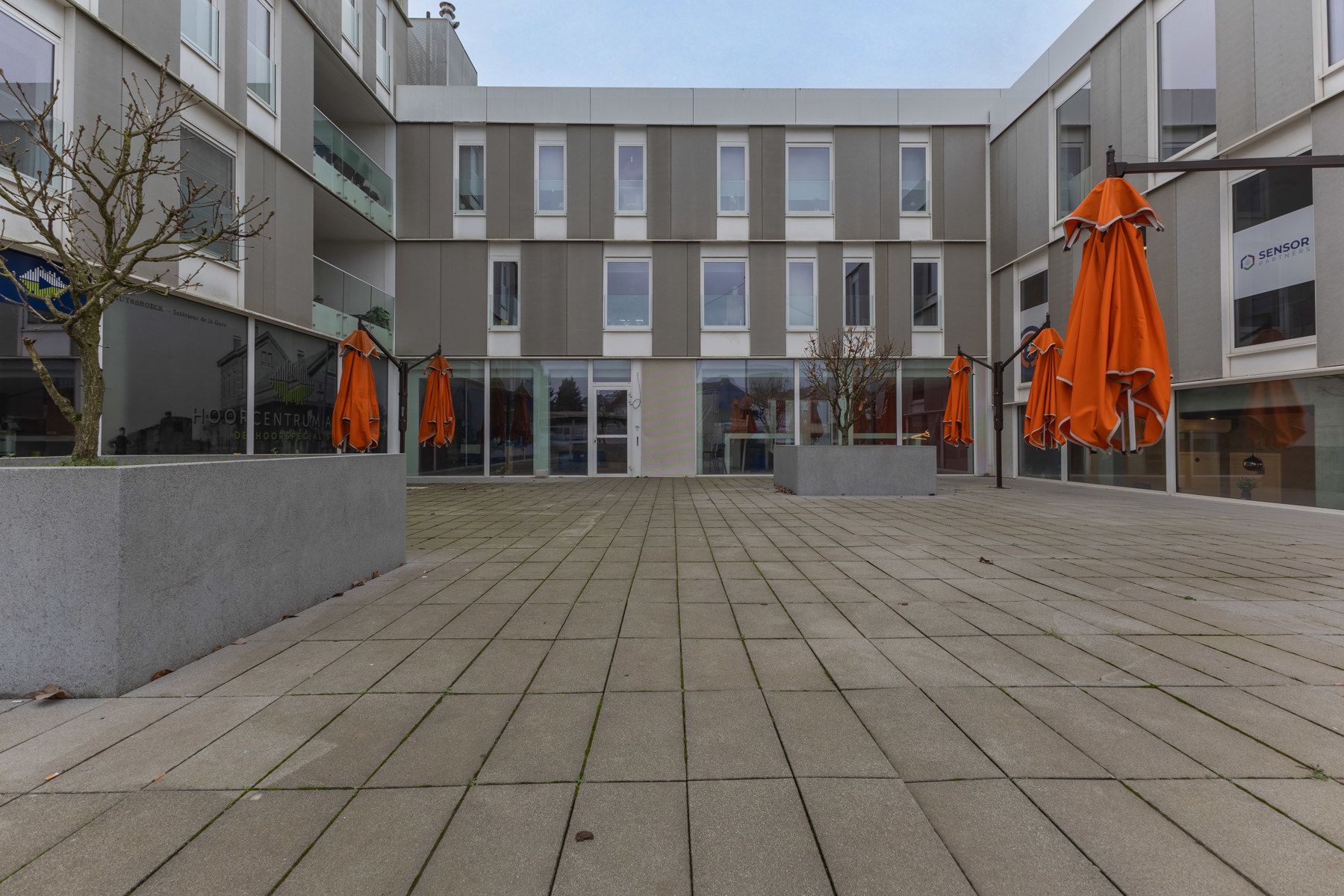 Commercieel gelijkvloers (182 m2) met terras (256 m2) foto 9