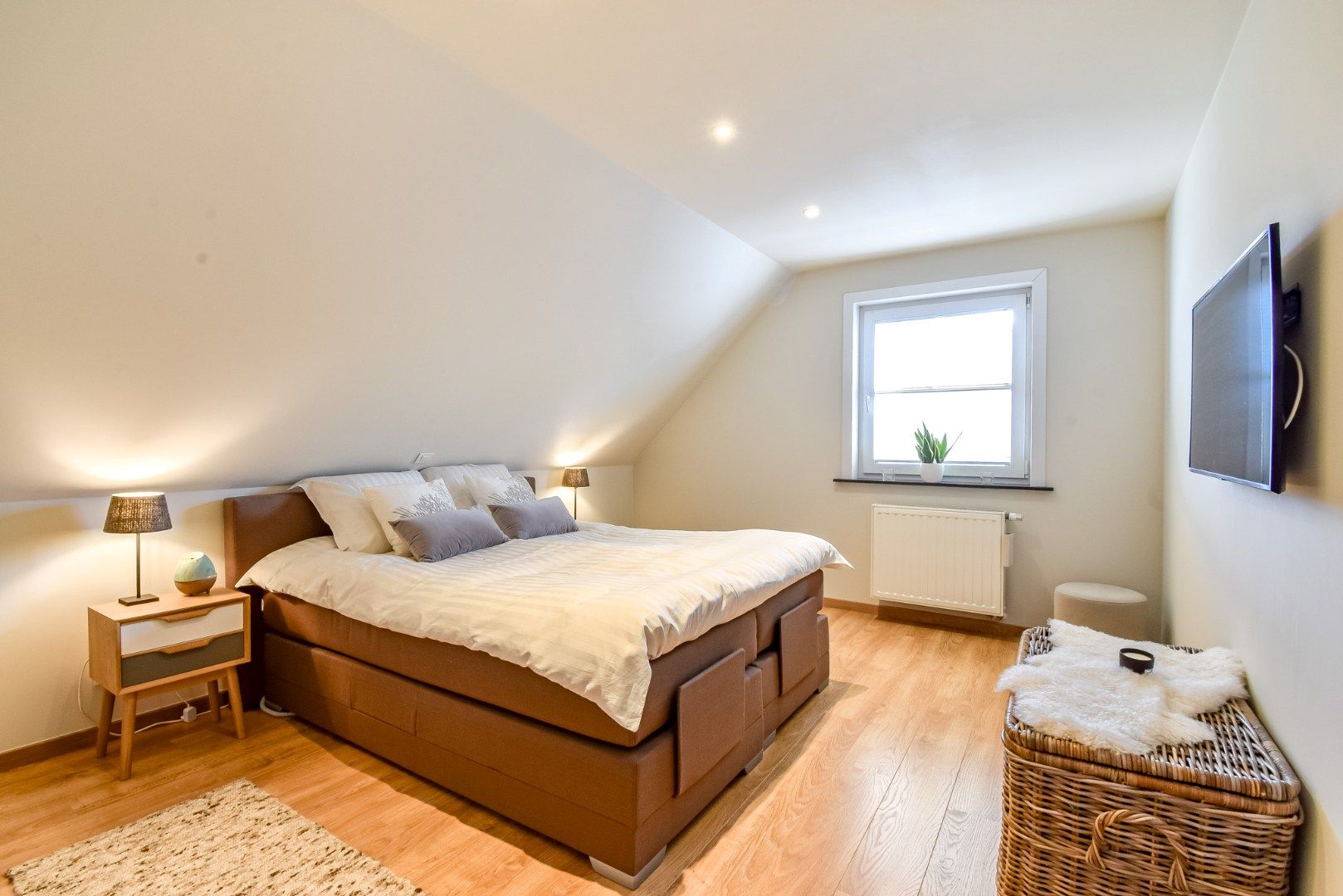 Stijlvol afgewerkte woning met tuin, zwemvijver en uniek zicht foto 8