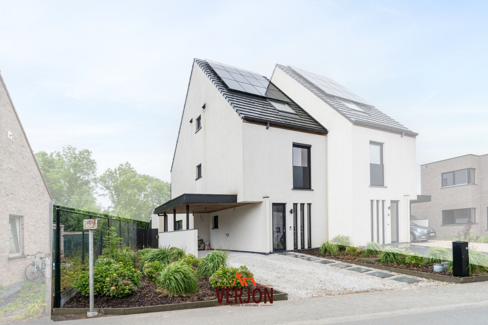 Prachtige woning met 4 slaapkamers, carport en zonnepanelen nabij centrum Ingelmunster foto {{pictureIndex}}