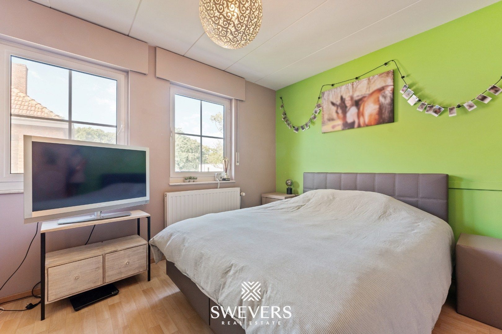 Ruime open bebouwing met nieuwe keuken en veranda foto 22