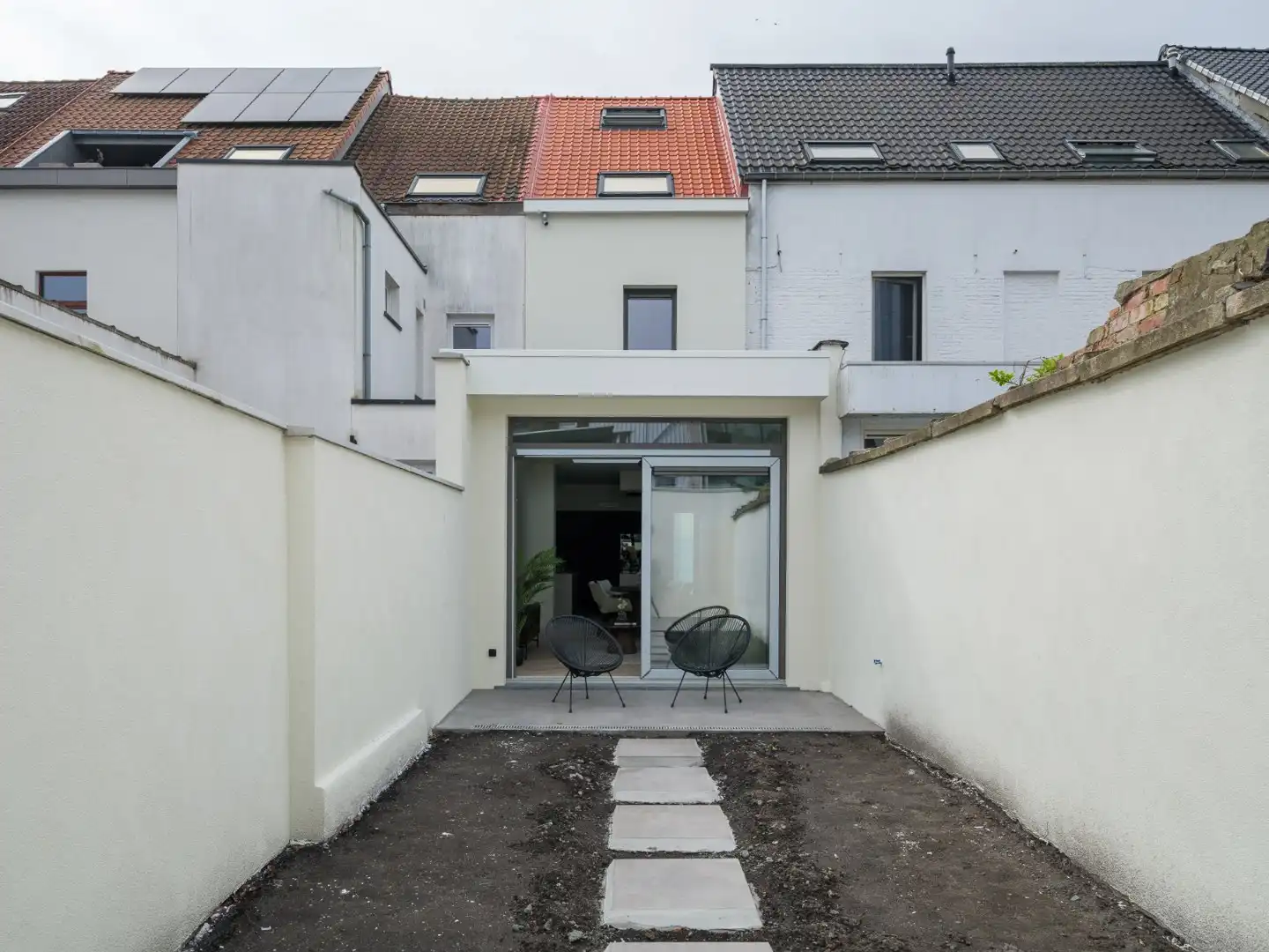 Instapklare, hoogwaardig gerenoveerde woning met stadstuin in Ledeberg foto 8