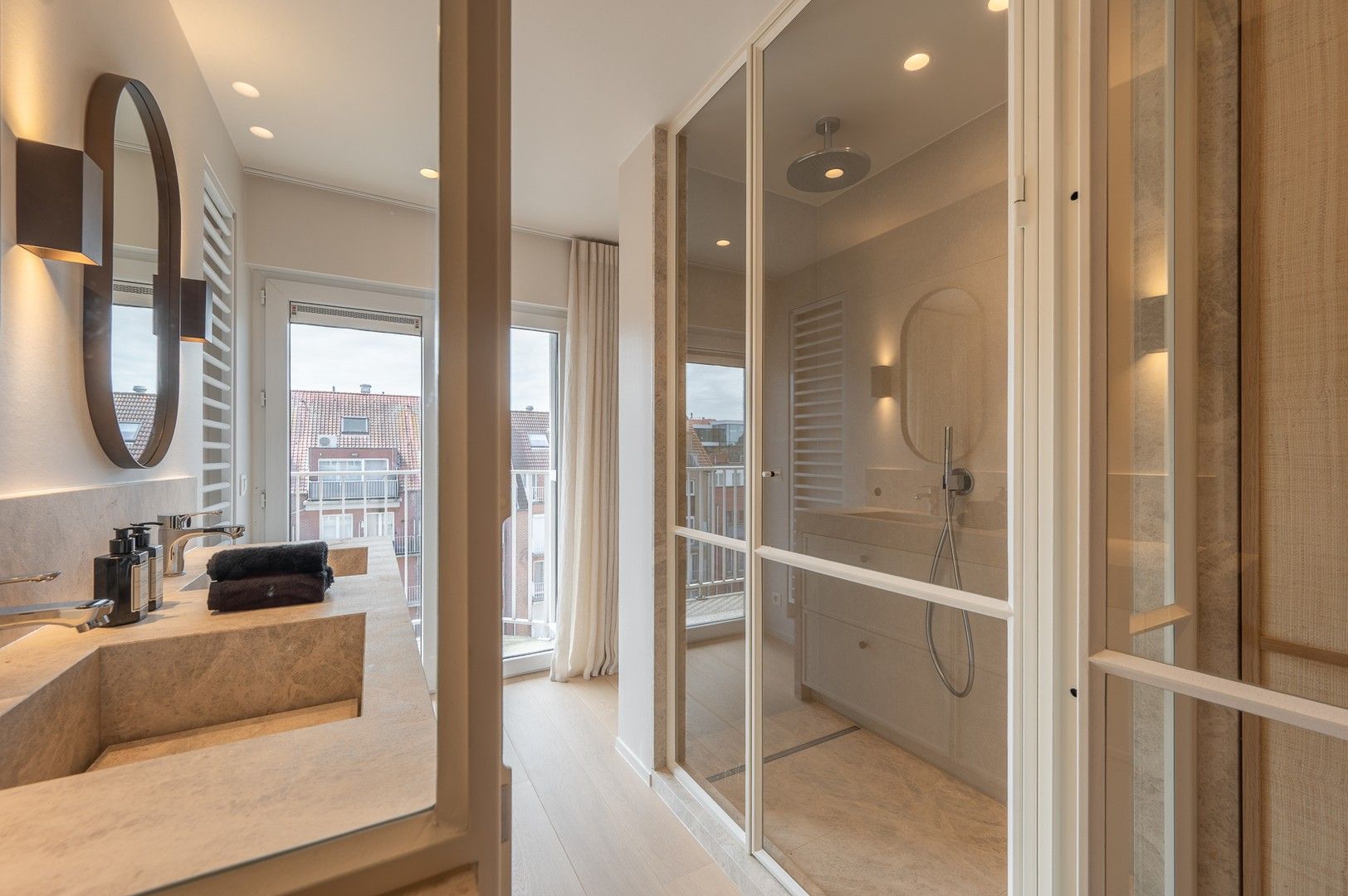 Instapklaar, volledig gerenoveerd 3 slaapkamer appartement gelegen in het centrum van Knokke. foto 10
