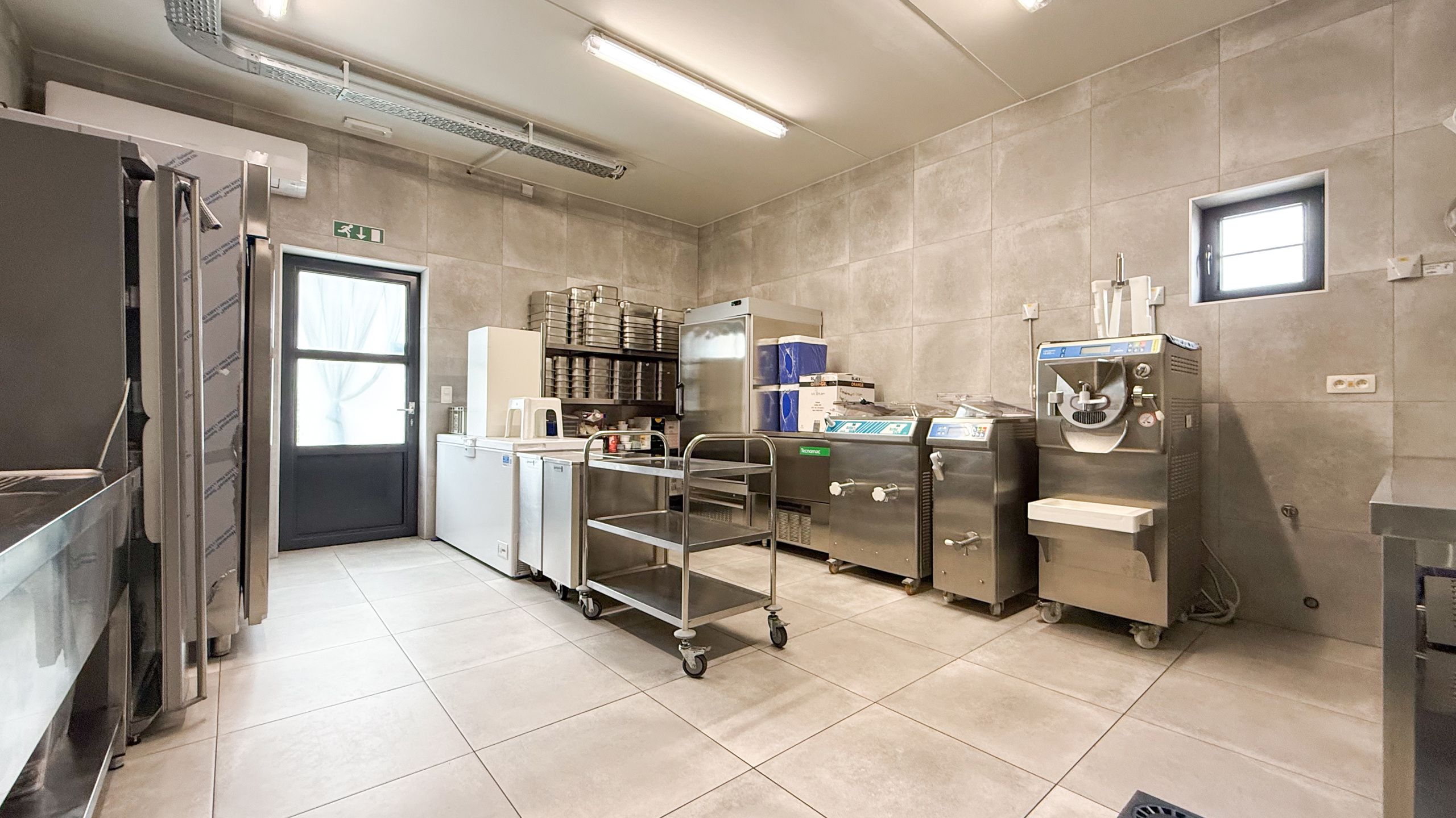 Prachtig handelspand met woonst op toplocatie (40are grond)! foto 18