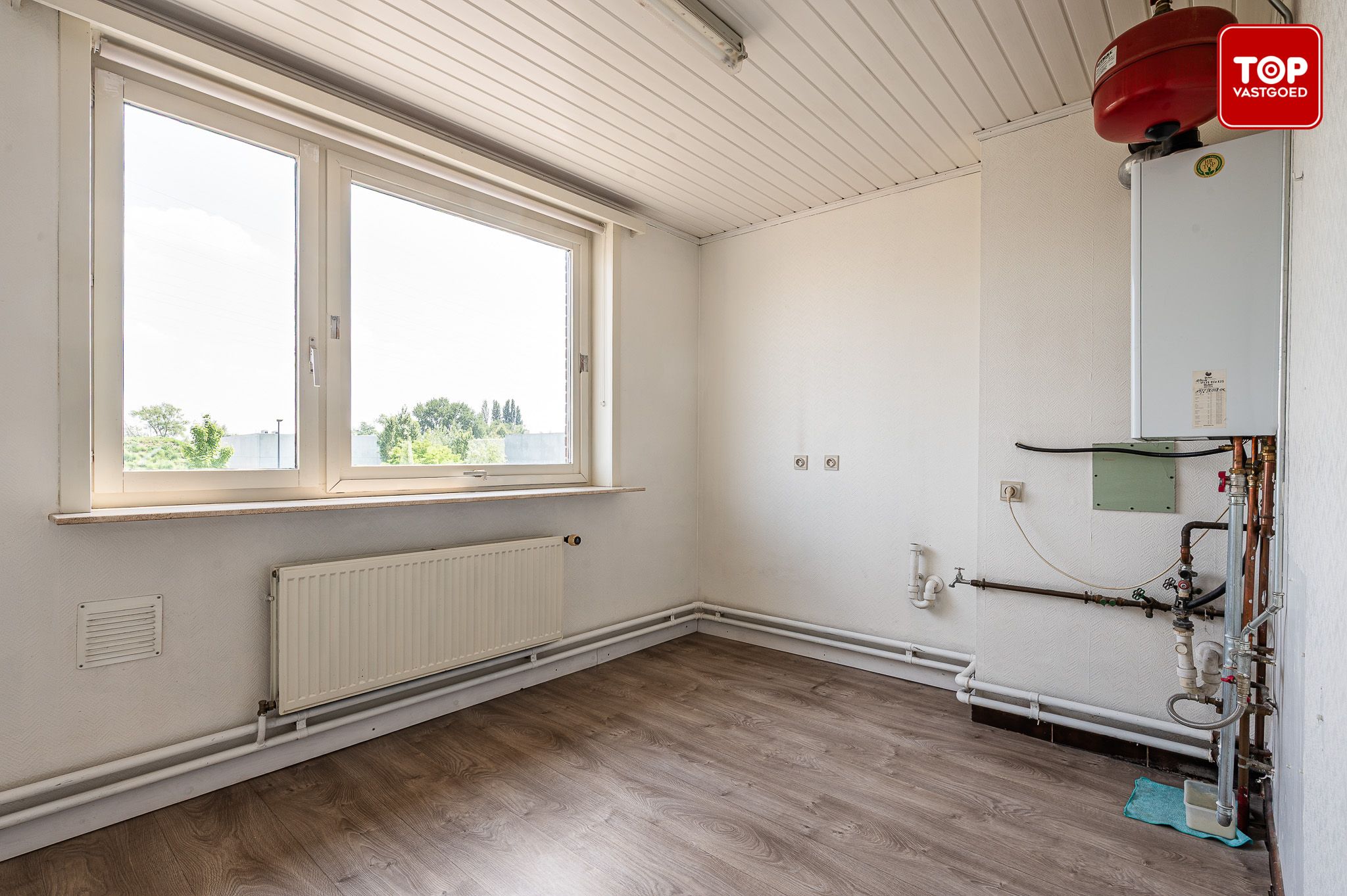 Woning met 3 slaapkamers, tuin en garage.  foto 21