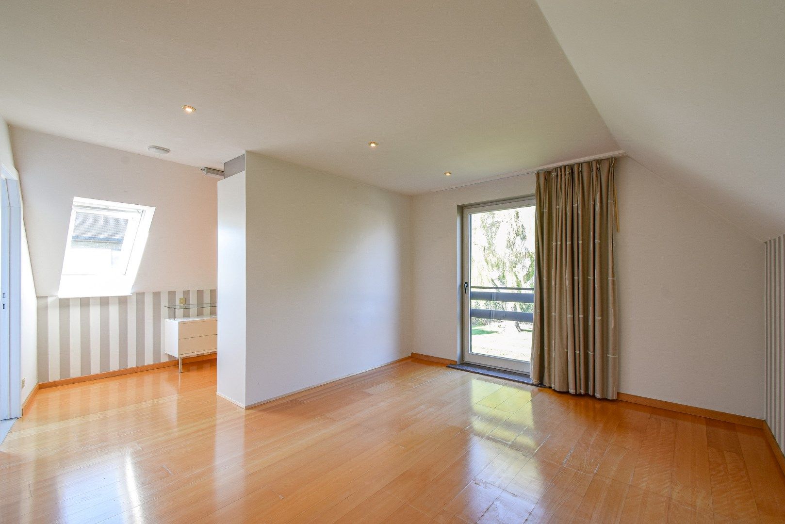 Instapklare villa met 4 slaapkamers op 815 m² in rustige woonwijk te Gistel foto 12