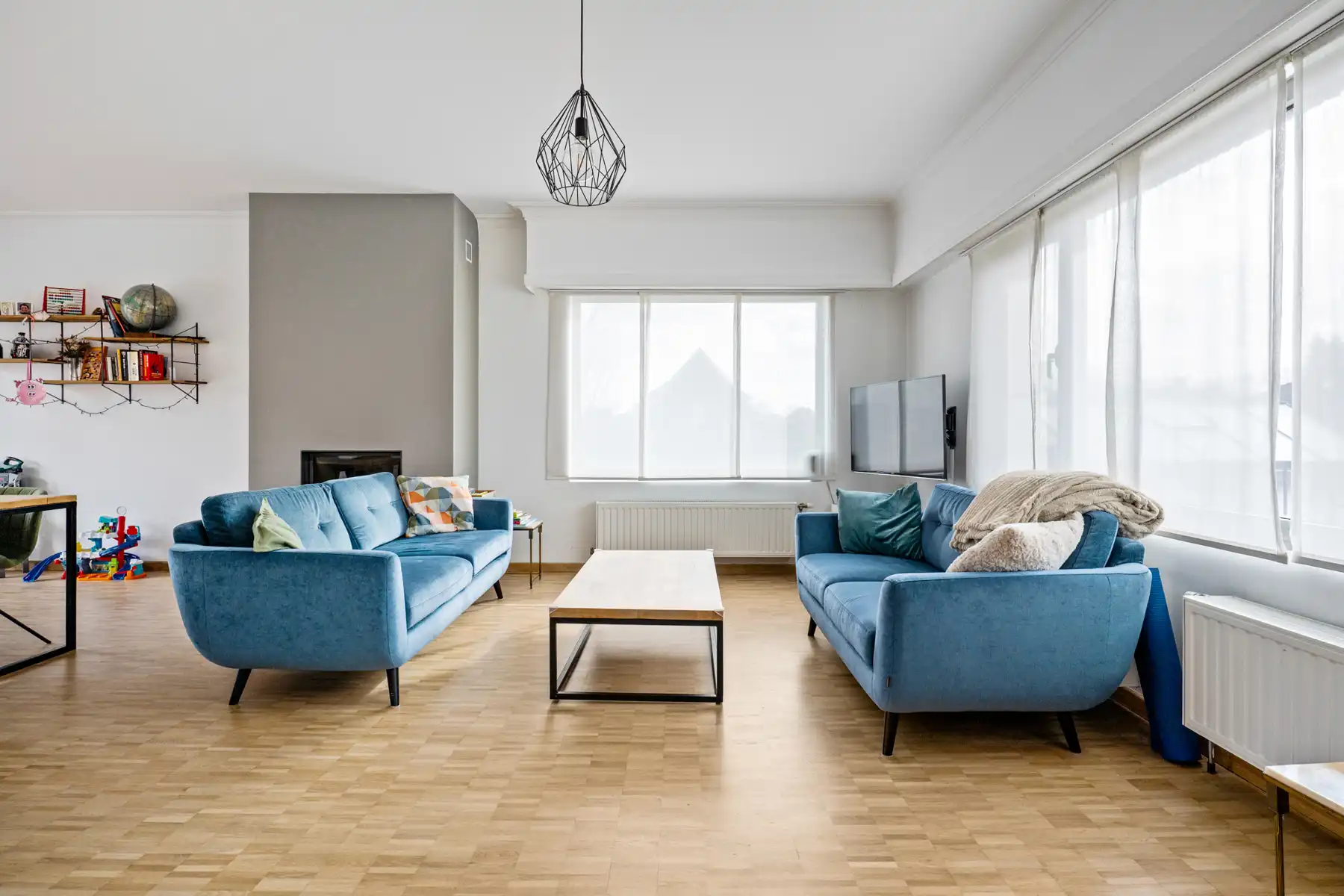Villa met 5 slpk, 2 badkamers, ruime tuin, garage en kelder foto 7