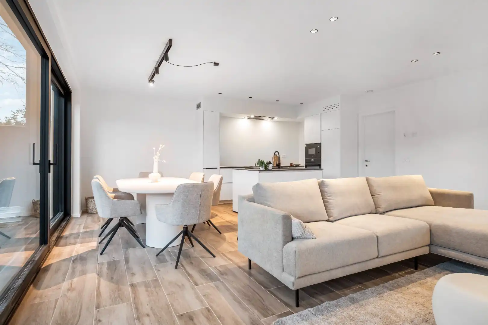 Halfopen woning in Scandinavische stijl met garage en tuin in Otegem foto 9